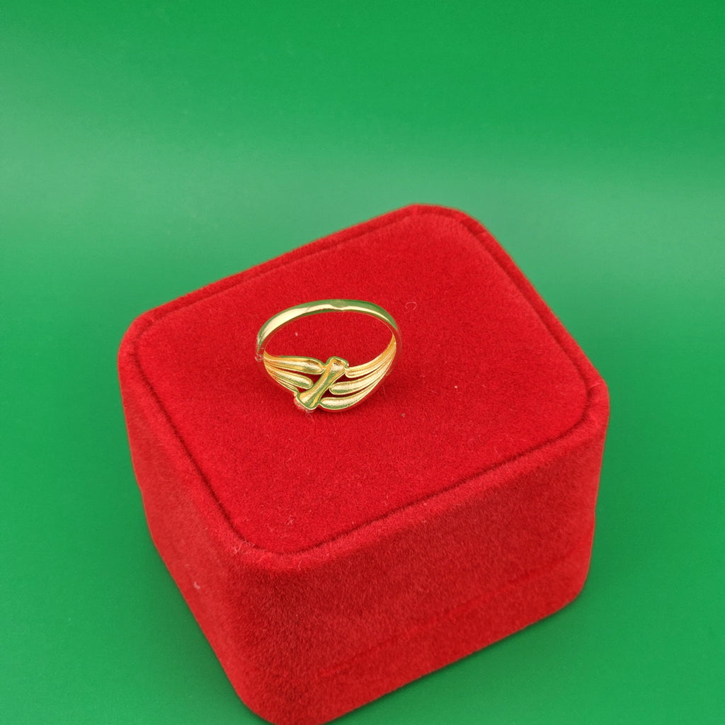 21Karat Gold Modern Swirl Ring – Size 16, 1.63g