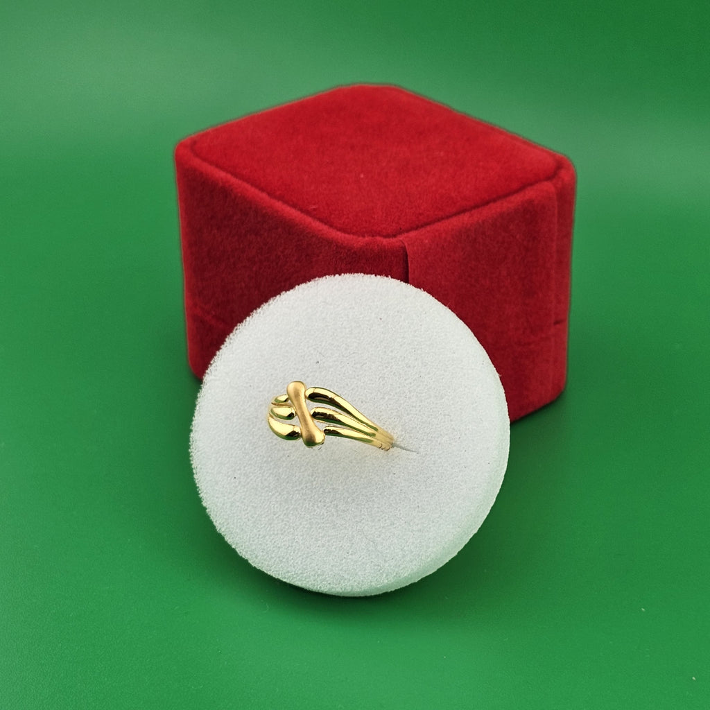 21Karat Gold Modern Swirl Ring – Size 16, 1.63g