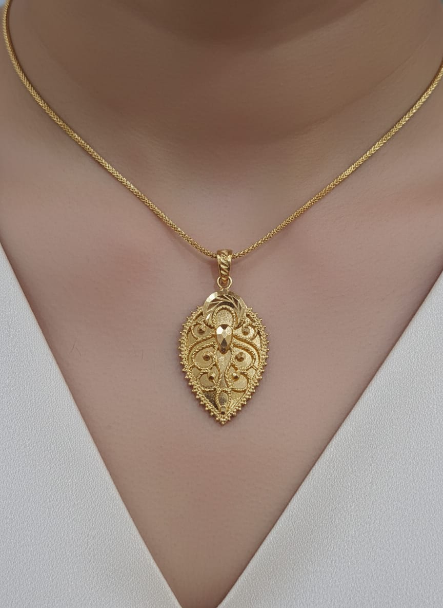 21K Gold Peacock Leaf Pendant – 3.31g