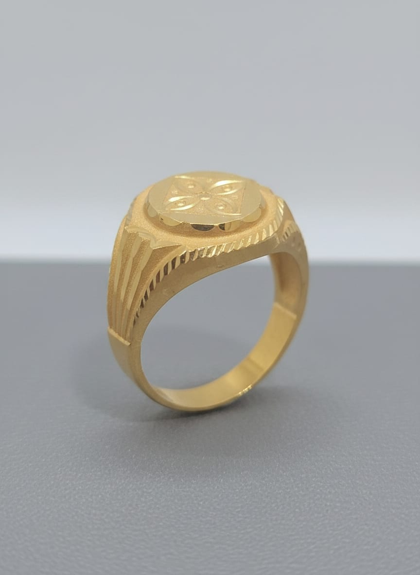 22 Karat Gold Engraved Floral Ring – 3.66g