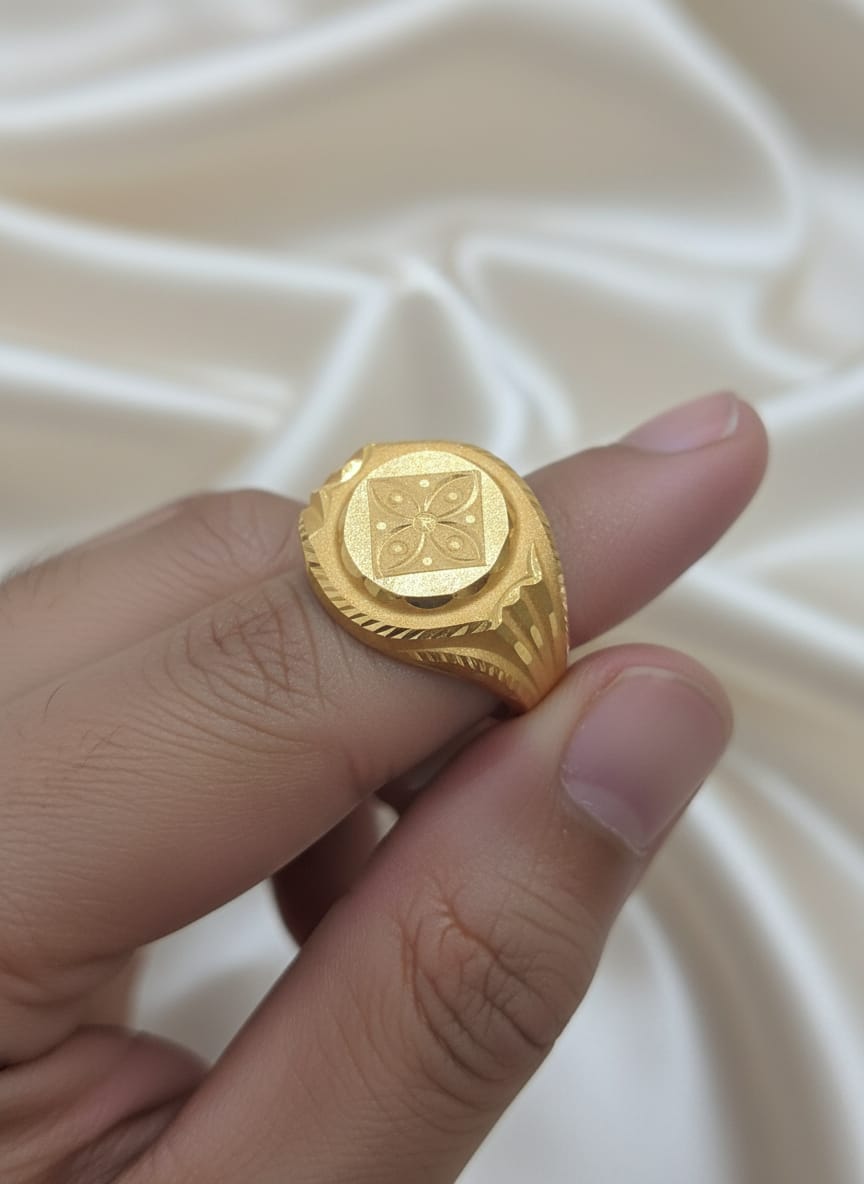 22 Karat Gold Engraved Floral Ring – 3.66g