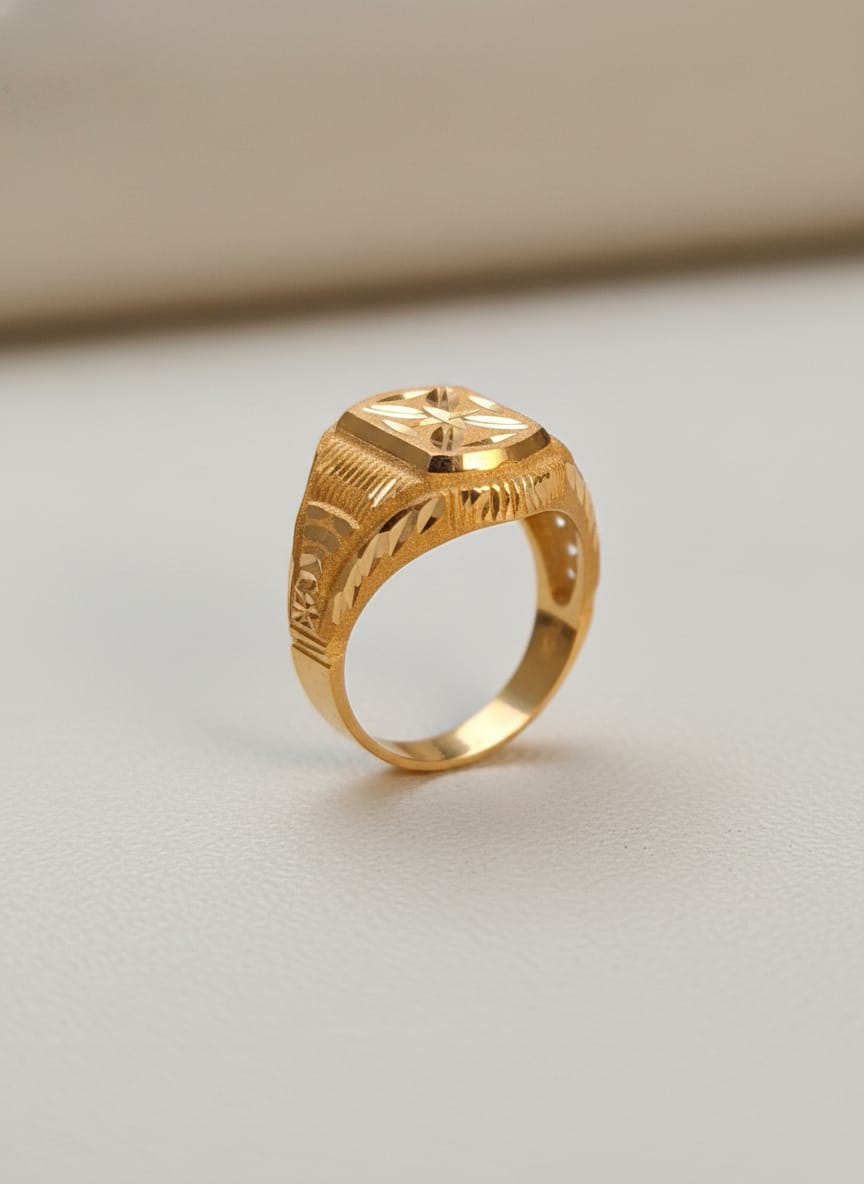 22 Karat Gold Lightweight Signet Ring – 1.97g