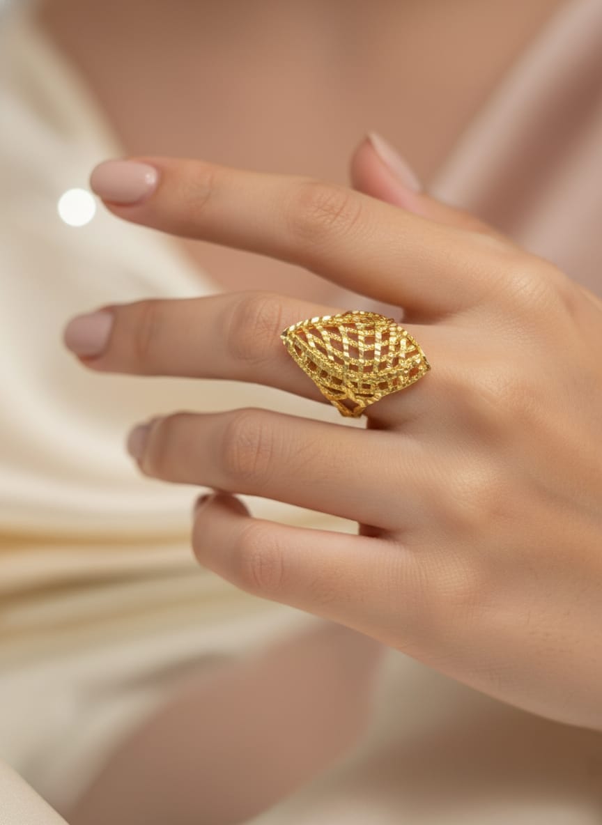 22 Karat Gold Openwork Pattern Ring – 4.4g