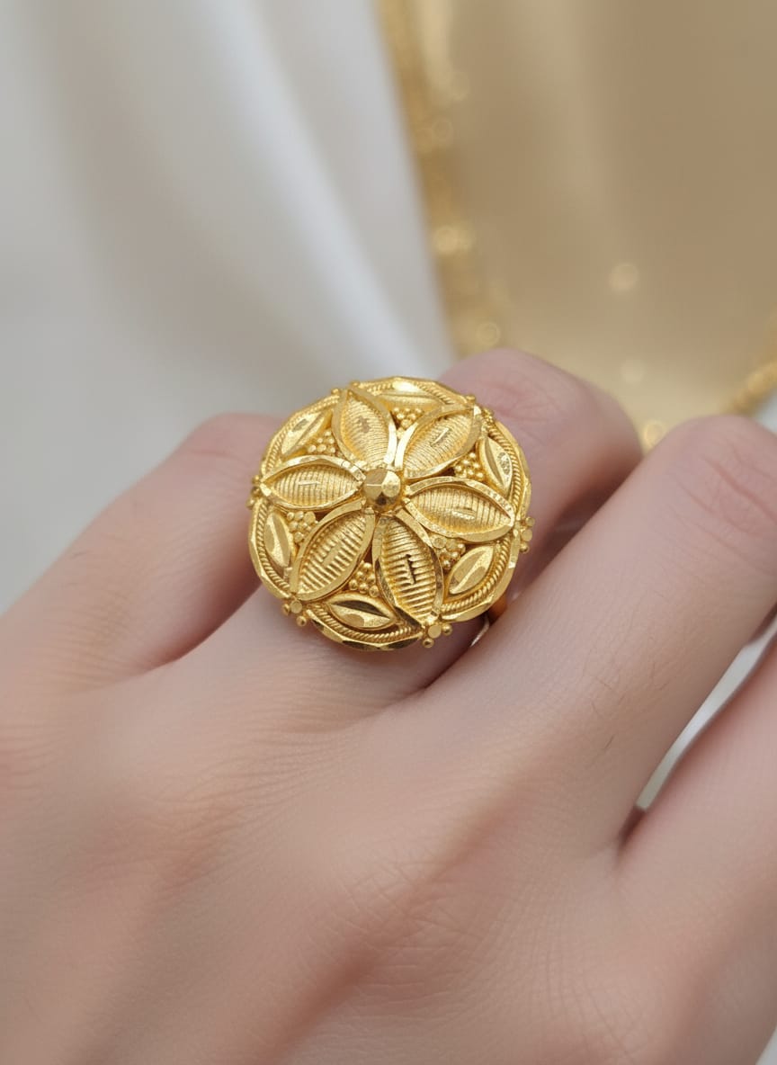 22 Karat Gold Floral Round Statement Ring – 3.46g