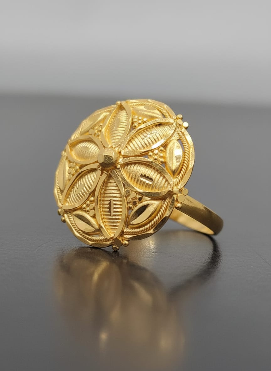 22 Karat Gold Floral Round Statement Ring – 3.46g