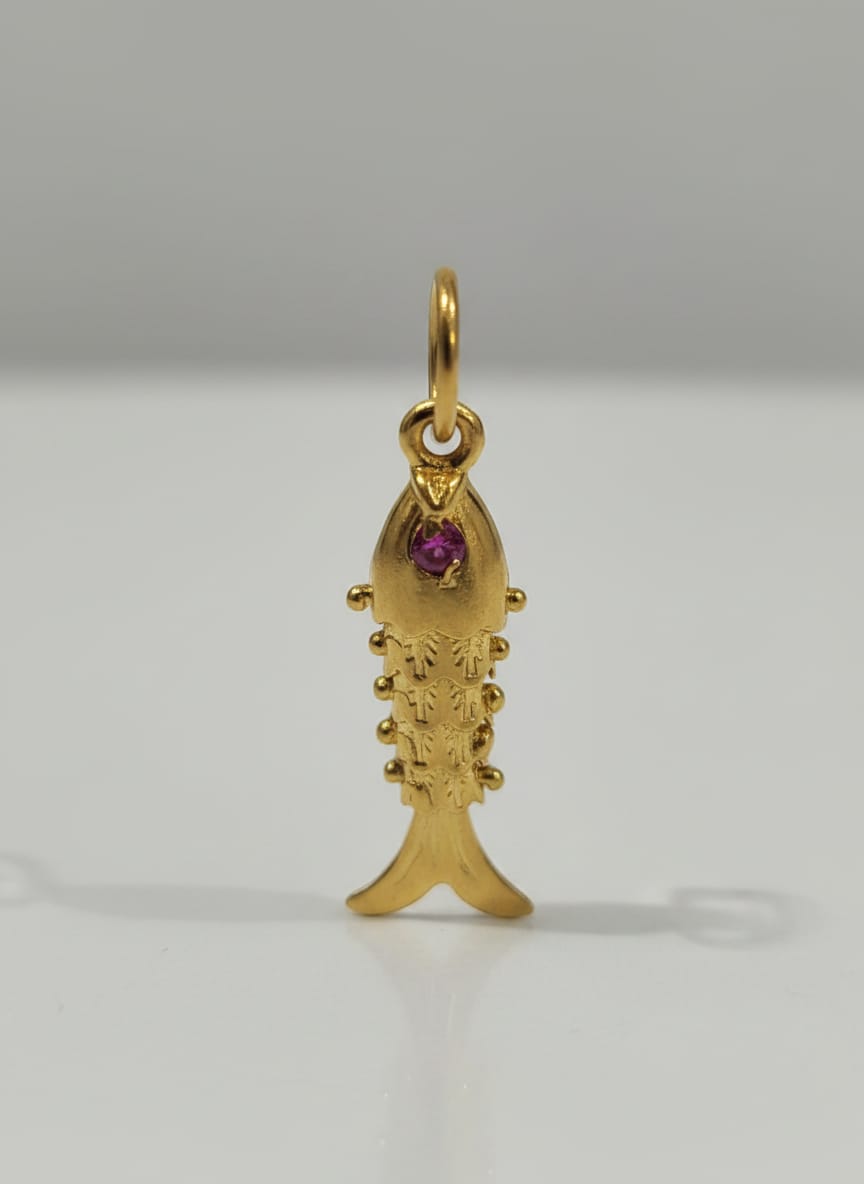 22K Gold Sculpted Fish Pendant – 2.02g