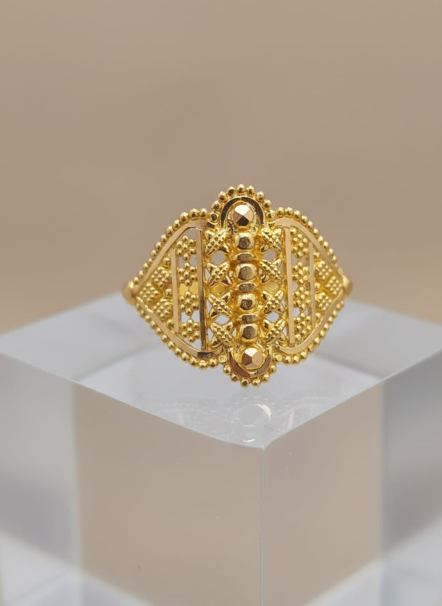22 Karat Gold Traditional Textured Statement Ring – 3.09g