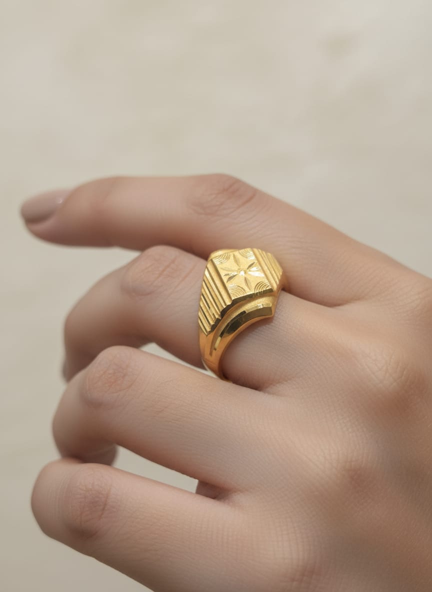 22 Karat Gold Minimal Signet Ring – 1.98g