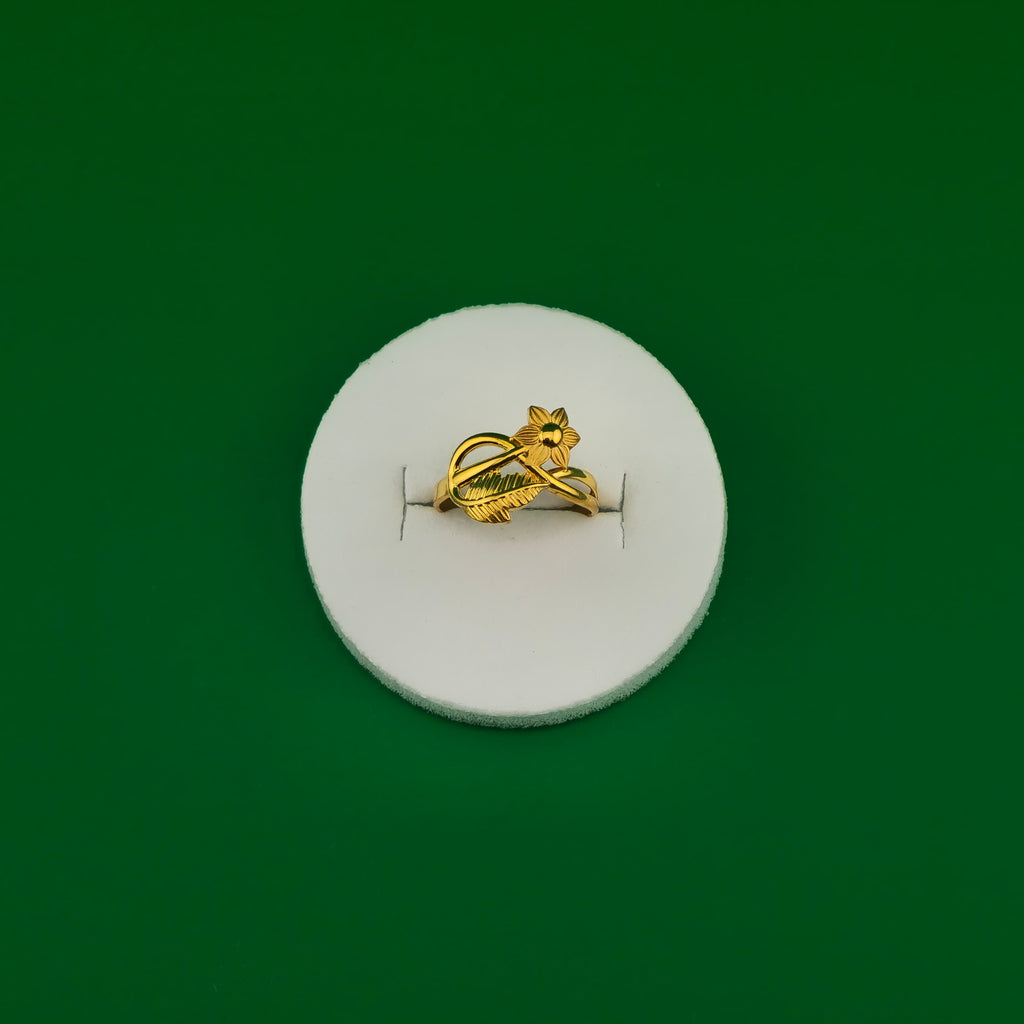 21Karat Gold Floral Leaf Ring – Size 15,  1.93g