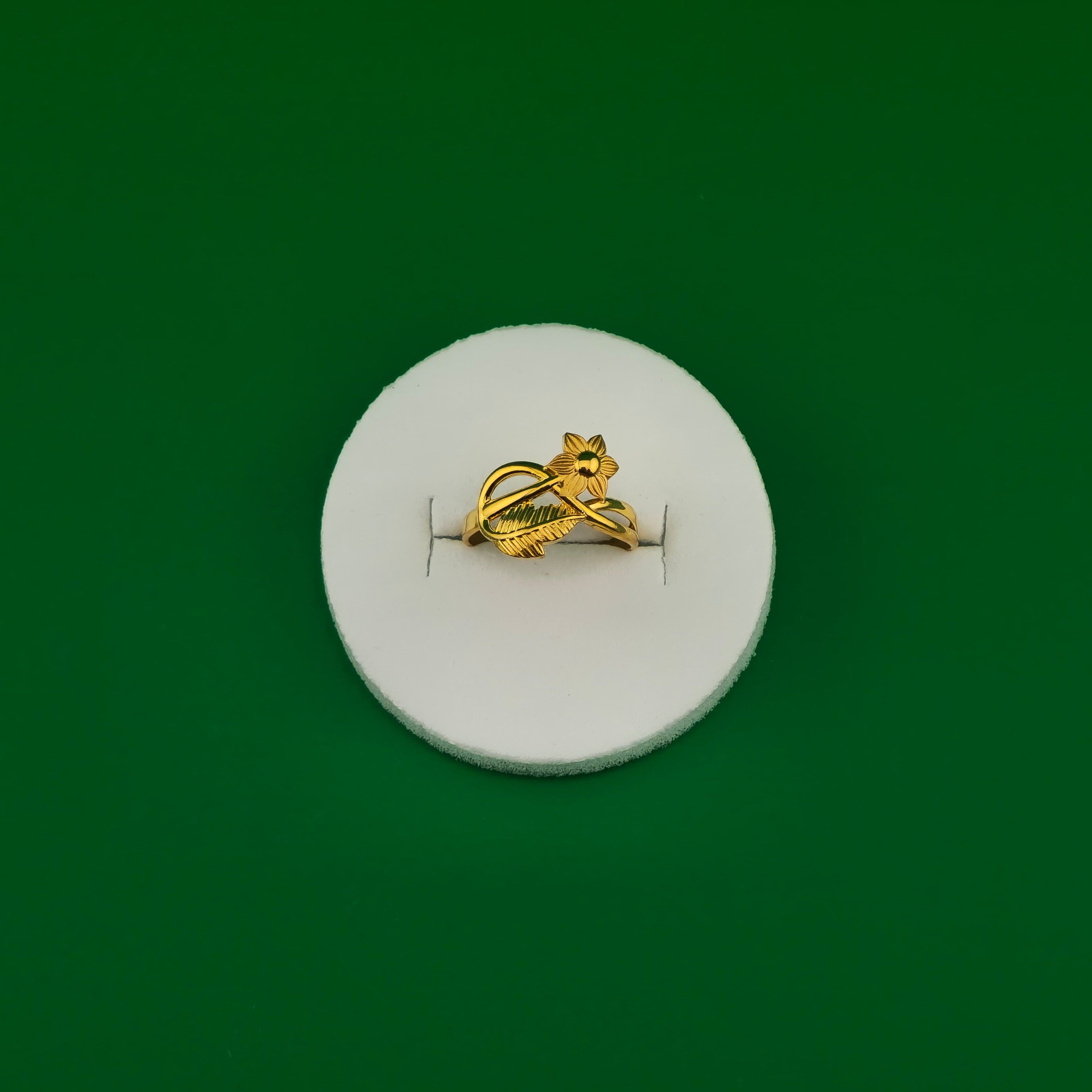 خاتم من الذهب عيار 21 قيراطًا على شكل أوراق شجر زهرية - مقاس 15، 1.93 غرام
