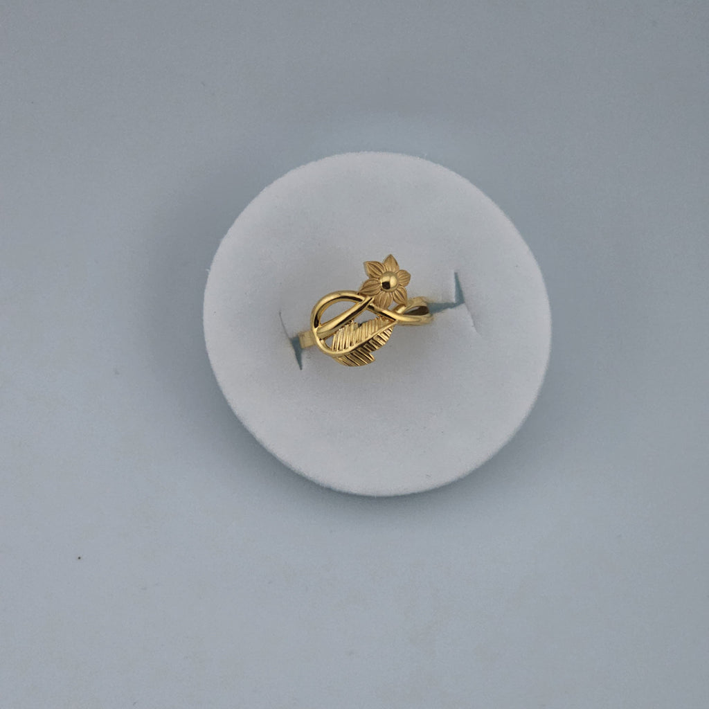 21Karat Gold Floral Leaf Ring – Size 15,  1.93g