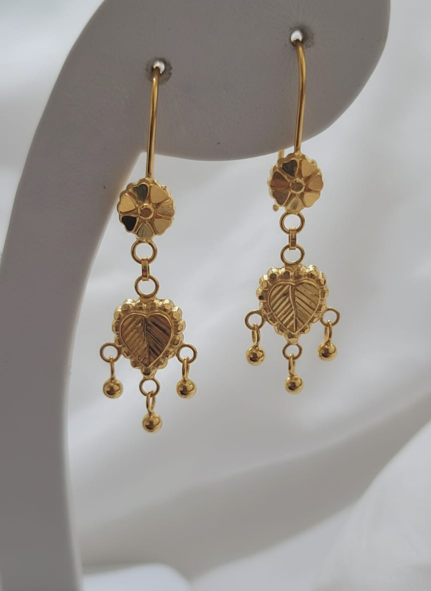 22 Karat Gold Floral Leaf Drop Earrings – 1.84g
