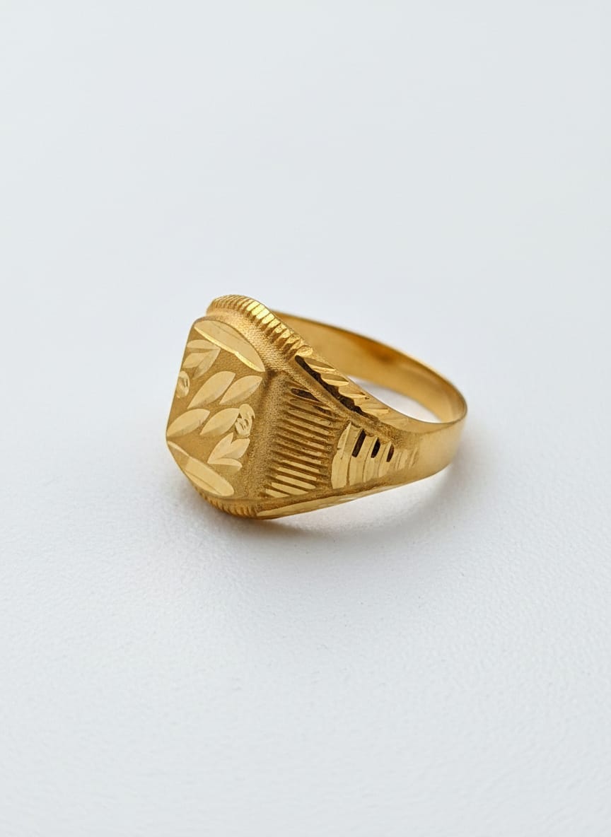 22 Karat Gold Classic Signet Ring – 2.02g