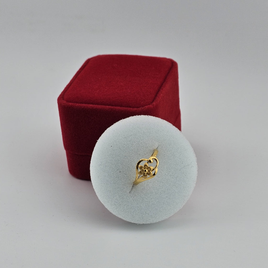21Karat Gold Heart Blossom Ring – Size 16, 1.33g