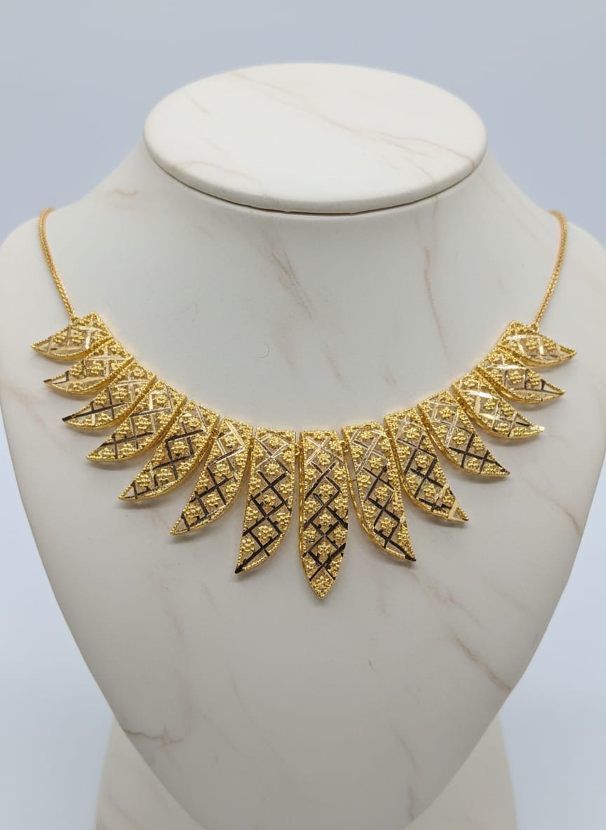22K Gold Regal Leaf Necklace – 9.04g